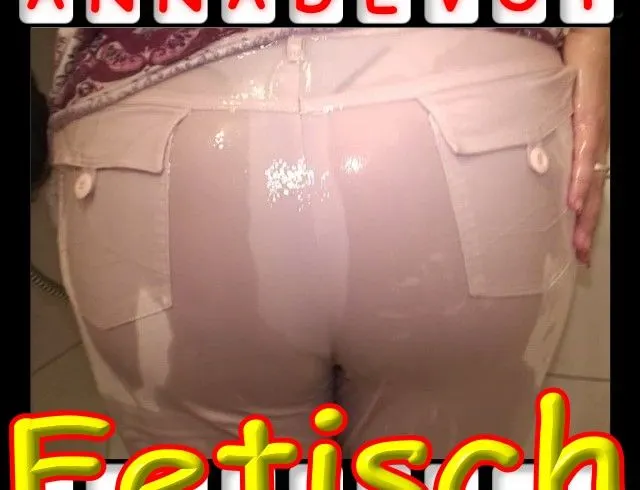 In KLAMOTTEN unter der DUSCHE