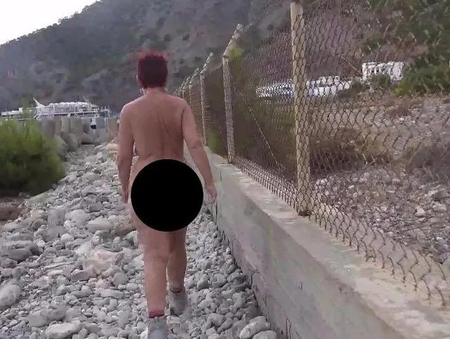 Ich geh  nackt Pissen