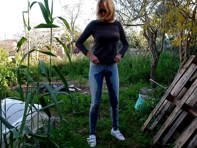 Klitschnasse Pipi Jeans
