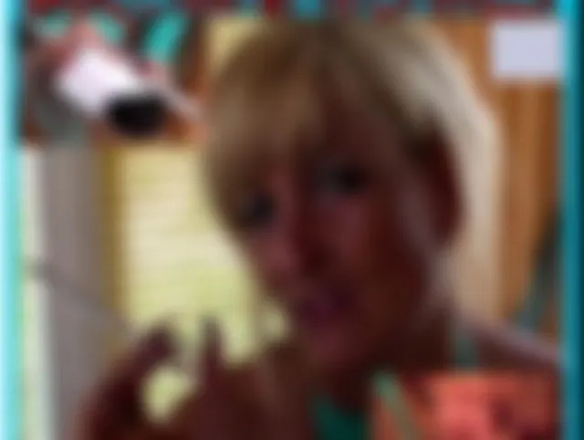 Smokefetisch mit meinen roten Krallen und Dirty-Talk