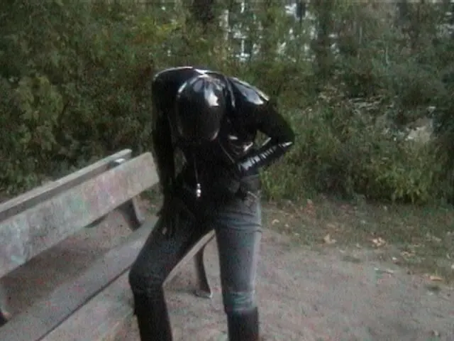 In die Jeans pinkeln