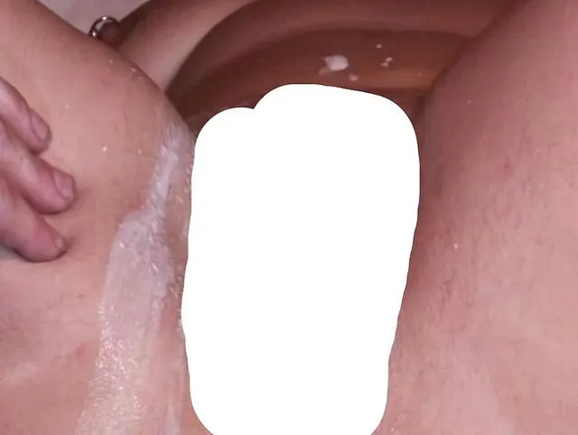 Rasur und geiles Pissen