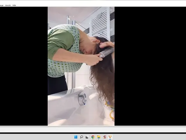 Schau mir zu beim Haare waschen