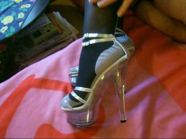 rotierender dildo und high -heels
